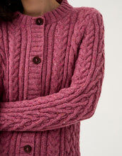 Load image into Gallery viewer, classic cable carding knitting pattern
